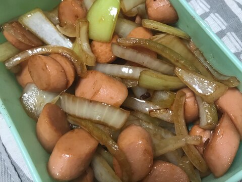 魚肉ソーセージと玉ねぎの炒め物